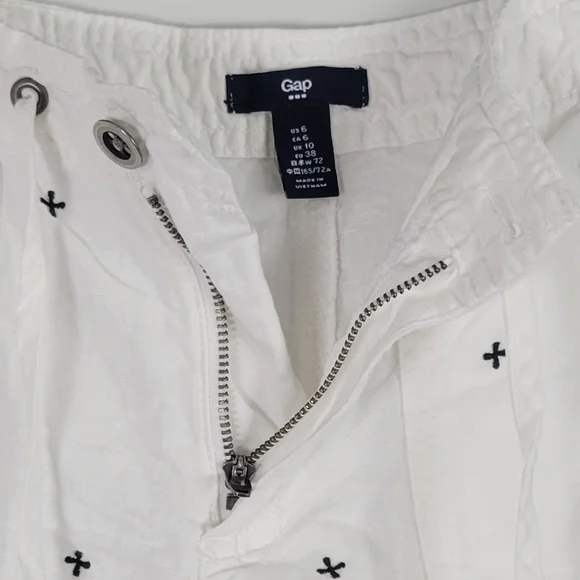 Old Navy Size 6 Linen Blend Embroidered Shorts - Picture 2 of 6